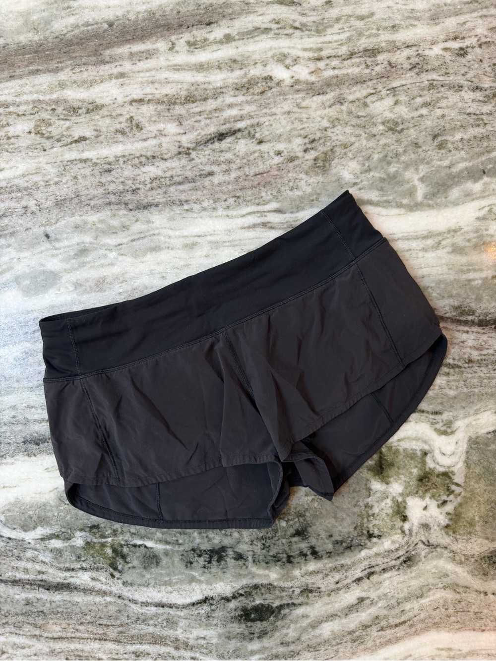 Lululemon Speed Up Short Low Rise 2.5”
Size 6